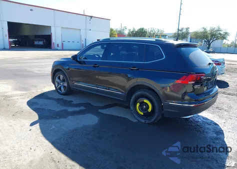 2021 Volkswagen Tiguan 2.0T Se/2.0T Se R-Line Black/2.0T Sel z USA, uszkodzony, nr VIN 3VV3B7AX9MM142332